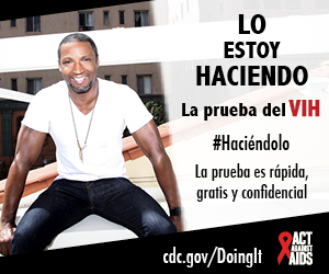 Hombre en remera blanca y jeans azules sentado al borde de la azotea. Hombre en remera blanca y jeans azules sentado al borde de la azotea. Lo estoy hacienda. La prueba es rápida, gratis, y confidencial. cdc.gov/Haciendolo #Haciéndolo Act Against AIDS