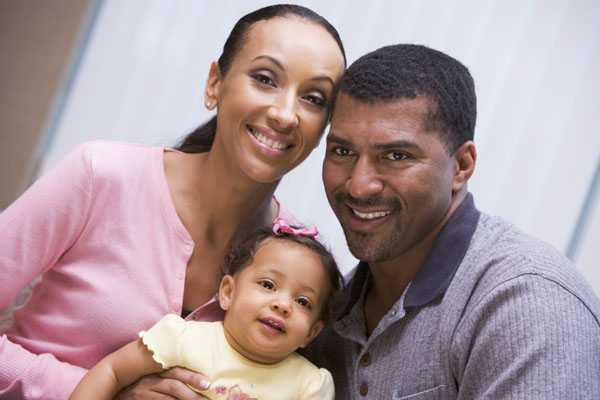 Photo: Couple looking at a pregnancy test