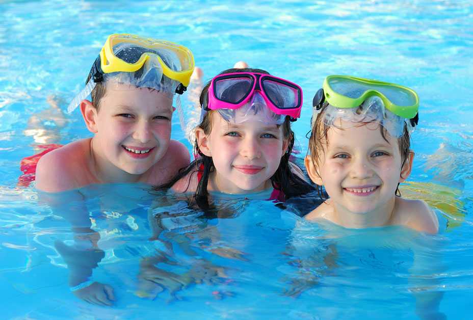 Children in swimming pool