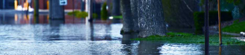 Agua de la inundación después