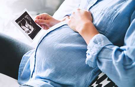 Pregnant woman looking at sonogram