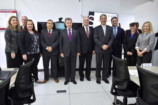 Jennifer Brooks (DEO), Dennis Jarvis (NPHI), Kimberly Hanson (GRPT), Luis Hernandez (GRPT), Juan Manuel Santos (President of Colombia), Mike Gerber (ERRB), Tasha Stehling-Ariza (GRRT), Shelly Bratton (NPHI).