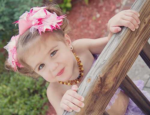 Genevieve wearing a pick bow