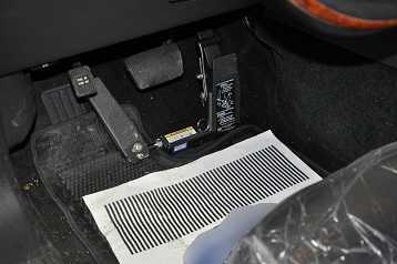 	Photo of handicapped-accessible brake and accelerator pedals. Photo courtesy of Kentucky OSHA.