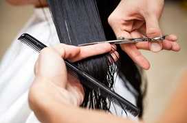 women giving a haricut with scissors