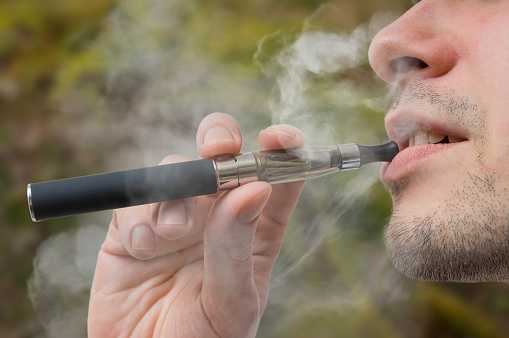 	male with ecigarettes