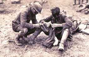 Soldiers in World War I search for lice.